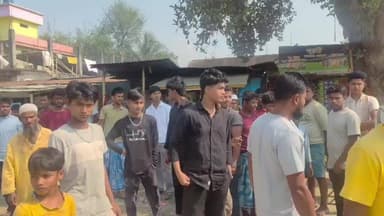 নগাঁও: চামগুৰিৰ পেনাইত সংঘটিত নিৰ্বাচনী হিংসা
,কংগ্ৰেছ-বিজেপি সমৰ্থকৰ মাজত প্ৰচণ্ড মাৰপিটৰ ঘটনা
*কংগ্ৰেছৰ সমৰ্থকে বিজেপিৰ