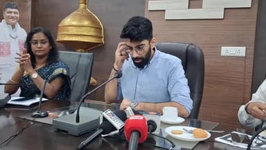 উত্তৰ লক্ষীমপুৰ: আয়ুক্ত কাৰ্য্যালয়ত নিৰ্বাচনৰ সন্দৰ্ভত সংবাদমেল জিলা আয়ুক্তৰ