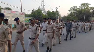 जहानाबाद में पुलिस का शक्ति प्रदर्शन, एसपी अपराजित लोहान के नेतृत्व में निकला फ्लैग मार्च,
BiharNews #news #tranding #t...