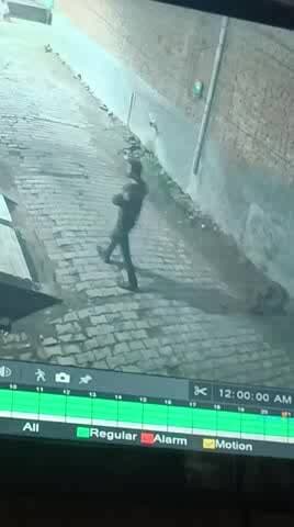 चोरी करने की फ्रॉक में घूम रहा गली में एक
आदमी खैर रोड बाईपास चौब सिंह इंटर कॉलेज बुद्ध विहार कॉलोनी गली नंबर 9 अलीगढ़