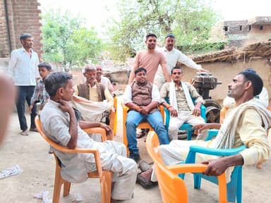 जाहिदपुर में अपनों के बीच बैठकर चर्चा… ☕🤝
अपनों के बीच बैठकर दिल की बातें हुईं।
गांव की तरक्की, आपसी भाईचारा और आने वाल...