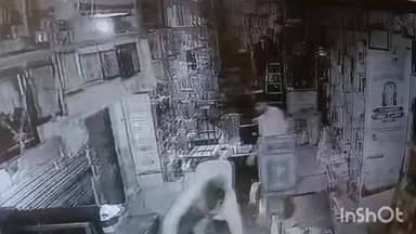 धौलाना: पिलखुआ कस्बे में लोहा व्यापारी के प्रतिष्ठान से अज्ञात चोर 15 हजार नकदी और लोहे का सामान चुराकर फरार