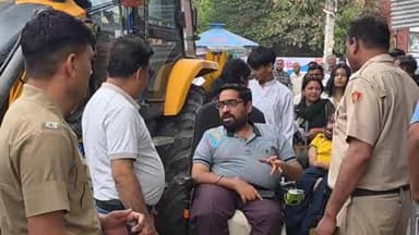 पंचकूला: रायपुर रानी में जिला प्रशासन के आदेश पर नेताजी स्टेडियम मार्ग पर स्थित दुकान का रैंप व सीढ़ियां तोड़ी गईं