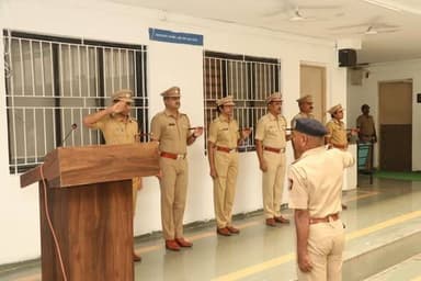 आज पोलीस आयुक्त कार्यालय येथे वंदे मातरम् या राष्ट्रीय गीताच्या १५० वर्षाच्या स्मरणार्थ वंदे मातरम् गीताचे सामूहिक गायन ...