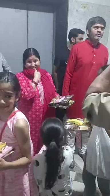 ग्रेटर नोएडा: लिफ्ट में फंसे मासूम, नवरात्रि पर बड़ी सुरक्षा चूक
#GreaterNoidaWest #LiftSafety #HimalayaPride #NoidaNews