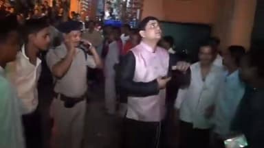 सोशल मीडिया पर वायरल हो रहे वीडियो को तेजस्वी यादव ने अपने फेसबुक पेज पर शेयर करते हुए कहा बिहार में कानून का राज खत्म, ...