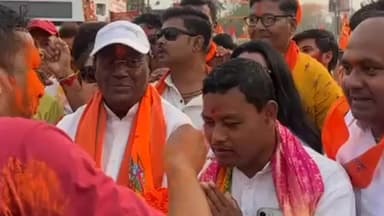 নকশালবাড়ি: নকশালবাড়িতে রামনবমীর র্যালিতে তৃণমূল ও বিজেপি প্রার্থী শংকর মালাকার ও আনন্দময় বর্মন