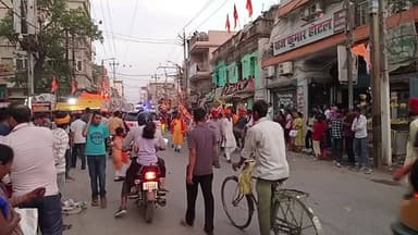 #LiveNews: रामनवमी के अवसर पर छपरा शहर में निकली भव्य शोभा यात्रा.. #chapra #saran