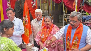 साकेत: राम नवमी पर मालवीय नगर के हनुमान मंदिर में भाजपा विधायक सतीश उपाध्याय ने किए दर्शन