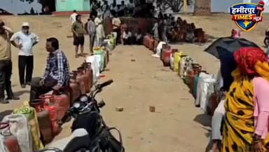 हमीरपुर - मौदहा क्षेत्र मे घरेलू गैस के लिए लगी लंबी कतारें, सुबह से ही लाइनों में लगे है लोग
#hamirpur
#maudaha
#ind...