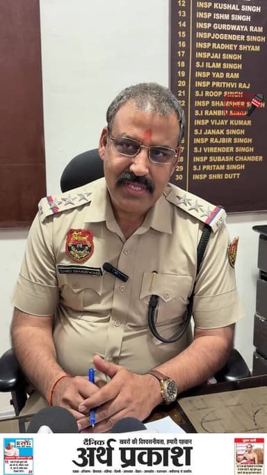 नकली कमांडो बनकर आए व्यक्ति को हथियार समेत पुलिस ने धरदबोचा। किसी आयोजन में थाना प्रभारी श्री भगवान को एक व्यक्ति पर शक ...