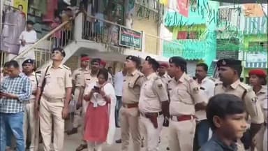 कुदरा: कड़ी सुरक्षा के बीच रामनवमी का भव्य जुलूस जयकारों से गूंजा, पुलिस बल तैनात, प्रशासनिक अधिकारी करते रहे निगरानी