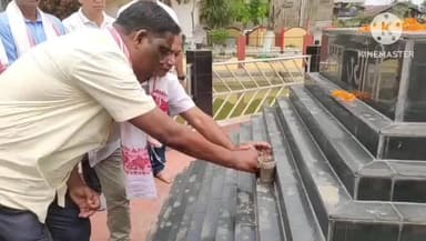 তিতাবৰ: তিতাবৰত নিৰ্বাচনী প্ৰচাৰ আৰম্ভ কৰিছে কংগ্ৰেছ প্ৰাৰ্থীয়ে , সেৱা লৈছে প্ৰয়াত মুখ্যমন্ত্ৰী তৰুণ গগৈৰ প্ৰতিমূৰ্তিত