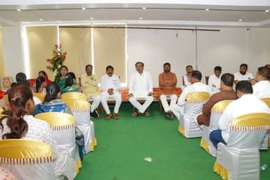 आ.राणाजगजीतसिंह पाटलांची रणनीती यशस्वी
विषय समिती निवडीत देखील महायुतीची वज्रमूठ कायम ठेवण्यात यश..!
भाजप कडे 2 तर शि...