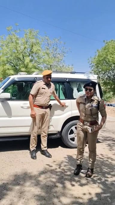 बालेसर और शेरगढ़ थाने का जोधपुर ग्रामीण एसपी PD नित्या ने किया निरीक्षण...
Rajasthan Police
Jodhpur Police