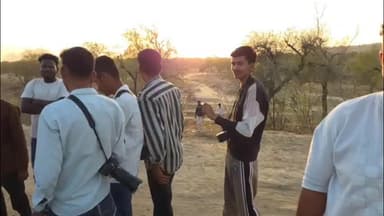 जैसलमेर: गड़ीसर तालाब की आगोर में पेड़ से लटका मिला युवक का शव, परिजनों का बुरा हाल, हत्या या आत्महत्या की जांच में पुलिस जुटी