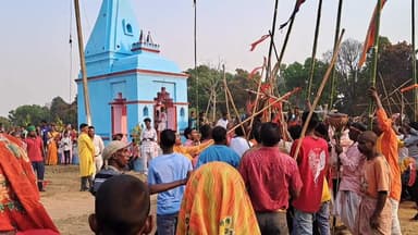 चैनपुर,-रामनवमी का महापर्व प्रखण्ड क्षेत्र के ग्रामीण इलाकों में लोगों ने हर्ष एवं उत्साह के साथ मनाया किया झण्डा निलान