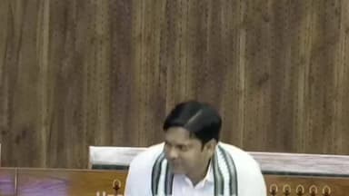 అదిలాబాద్ అర్బన్: ఆదిలాబాద్ జిల్లాలోని రహదారుల సమస్యలపై ఎంపీ గోడం నగేశ్ పార్లమెంట్లో తెలుగులో ప్రసంగించి అందరి దృష్టిని ఆకర్షించిన ఎంపీ