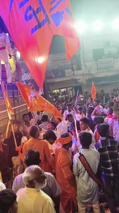 चक्रधरपुर के पवन चौक में विभिन्न प्रकार के झांकियों का नजारा