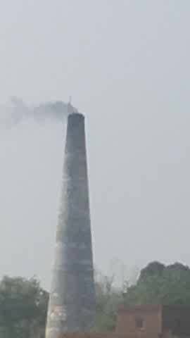 उ प्र जिले के प्रतापगढ पट्टी तहसील के बेलसंडी गांव में रूस्तम अली द्वारा संचालित अवैध ईंट उधोग का संचालन जारी प्रदूषण ##