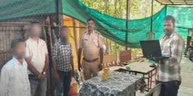 ಗದಗ: ನಗರದ ಸಾವಜಿ ಹೋಟೆಲ್ ನಲ್ಲಿ ಅಕ್ರಮ ಸರಾಯಿ ವಶಕ್ಕೆ ಪಡೆದ ಪೊಲೀಸರು