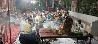 समाज सेविका इंदु गोस्वामी जी के यहां सेवा निवृत्ति के पश्चात सुंदरकांड का आयोजन। बहुत बहुत बधाई