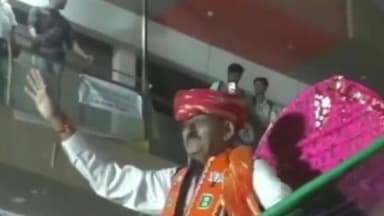 મોરબી: કેન્સરને મ્હાત આપી મોરબી પહોંચેલા મંત્રી શ્રી કાંતિલાલ અમૃતિયાનું ભવ્યાતિ ભવ્ય સ્વાગત