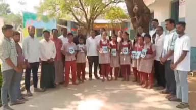 నిర్మల్: నిర్మల్ రూరల్ మండలం ముజ్గి గ్రామంలోని ప్రభుత్వ పాఠశాలతో పాటు గ్రామపంచాయతీ కార్యాలయంలో భారత రాజ్యాంగ పుస్తకాల పంపిణీ