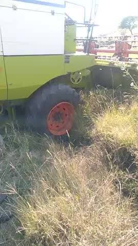 गोपालपुर गांव में हार्वेस्टर किरा खाई में