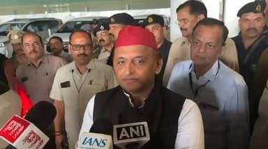 पेट्रोल पंप,गैस एजेंसी पर बड़े पैमाने पर लोग खड़े इंतजार कर रहे हैं और वही इनके सभी नेता झूठ बोल रहे हैं #AkhileshYadav