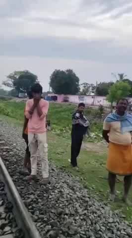खगड़िया: मानसी-सहरसा रेलखंड: धमारा घाट स्टेशन के पास वंदे भारत की चपेट में आने से एक विक्षिप्त गंभीर रूप से घायल