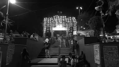 #देवास स्थित माताजी की टेकरी पर रात्रि का अद्भुत नजारा
-
आकर्षक विद्युत सज्जा से जगमगाती टेकरी, भक्तों की श्रद्धा और दिव...