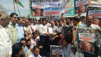 अलीगढ़ अलावा पूरे देश में रसोई गैस के लिए हाहाकार हो रहा है इसी को लेकर पूर्व विधायक विवेक बंसल #j