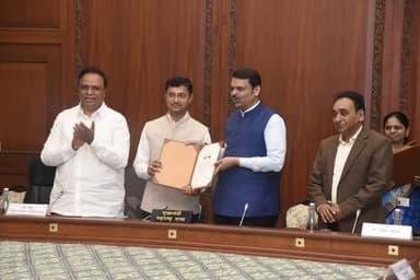 ई-गव्हर्नन्समध्ये धाराशिव राज्यात तिसरा – जिल्हाधिकारी पुजार यांच्या नेतृत्वाला दाद
सह्याद्री अतिथीगृहात मुख्यमंत्री फड...