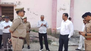 #मुबारकपुर बुनकर विपणन केंद्र का जिलाधिकारी रविंद्र कुमार ने किया निरीक्षण