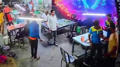 पेट्रोल की अहमियत..अहम तक!
गोंडा में एक दबंग को पेट्रोलपंप के सेल्समैन ने बोतल में पेट्रोल देने से मना कर दिया.