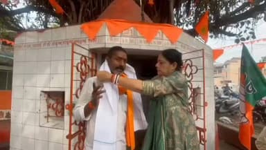 বারাবনী: আসানসোলের ফতেপুরে শিব মন্দিরে পুজো দিয়ে জনসংযোগ কর্মসূচি অগ্নিমিত্রা পালের