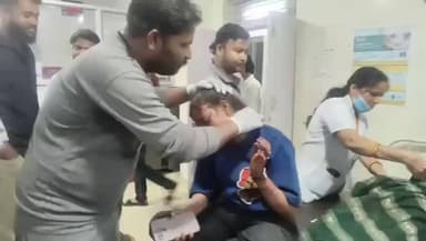 बड़ागांव धसान: बडगांव क्षेत्र में बोलेरो की टक्कर से ट्रैक्टर ट्रॉली पलटी, 22 श्रद्धालु घायल