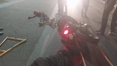 सरैयाहाट: सरैयाहाट/हंसडीहा थाना क्षेत्र के नोनीहाट हीरो शोरूम के पास नशे में धुत्त तीन शराबी बाइक से टकराकर घायल