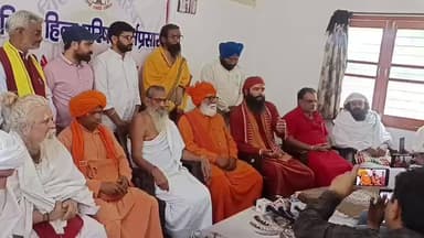 संत समाज ने विश्व हिन्दू परिषद के बैनर तले सुप्रीम कोर्ट के आदेश का स्वागत किया
कहा कि इससे धर्मांतरण पर रोक लगेगी