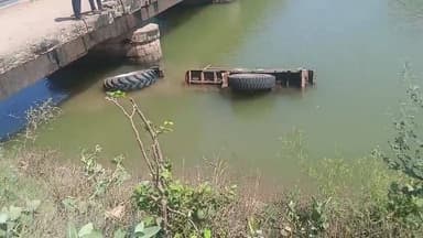 #खेरला नहर पुलिया पर हादसा, ट्रैक्टर-ट्रॉली नहर में गिरी-----
#सबलगढ़ के खेरला गांव के पास शनिवार को एक बड़ा हादसा होते...