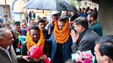 ठियोग: ठियोग के विधायक कुलदीप सिंह राठौर और शिक्षा मंत्री रोहित ठाकुर ने सरोग क्षेत्र के लोगों से की मुलाकात