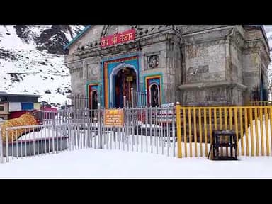 केदारनाथ में बर्फसाफ करने का कार्य