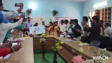 सारठ: प्रखंड सभागार में विधिक सेवा व सशक्तिकरण शिविर का आयोजन, SDJM एसएन तिग्गा व BDO ने दी कानूनी जानकारी