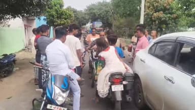 जंगलपुर के इस्लामपुर के ग्रामीण सड़क पर भारी वाहनों के प्रवेश, भारी धूल के खिलाफ एवं भारी वाहनों के आवाजाही से क्षतिग्रस...