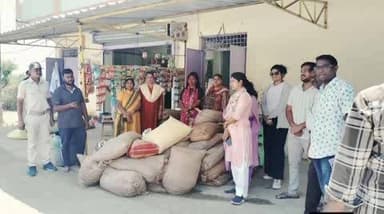 ନୂଆପଡା: ଆମସେନାରେ ପଲିଥିନ ଧରିବାକୁ ଯାଇଥିବା ପିଙ୍କ ଟିମ ଦ୍ୱାରା ୨୦ କ୍ଵିଣ୍ଟାଲ ମହୁଲ ଜବତ