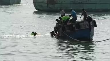 இராமேஸ்வரம்: கடலில் விழுந்து மாயமான மீனவர் உடல் மீட்பு மீன் பிடி துறைமுகத்தில் சோகம்