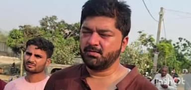 गोपालगंज: लखपतिया मोड के पास गैस न मिलने से लोगों ने किया सड़क जाम, गैस डिस्ट्रीब्यूटर ने दी जानकारी