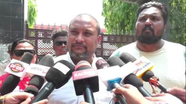 ଟିଟିଲାଗଡ: ଏସ୍ପି ଅଫିସ୍ ଆଗରେ ବିଜେଡି ତରଫରୁ ବିଧାୟକଙ୍କ ବ୍ଲେଙ୍କ ଫାୟର ଘଟଣା ବିରୋଧରେ କାର୍ଯ୍ୟବାହୀ ଦାବିକରୀ ରଖିଲେ ପ୍ରତିକ୍ରିୟା