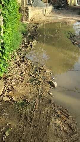 घरों में पानी भर रहा है और हमने कंप्लेंट डाल दी पर कोई कार्रवाई नहीं हो रही है इसका समाधान करो